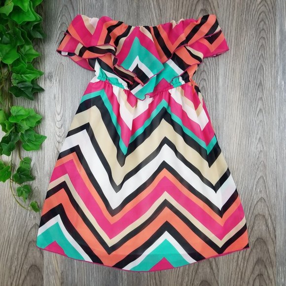 Body Central Chevron Ruffle Strapless Tunic Top - Picture 4 of 10